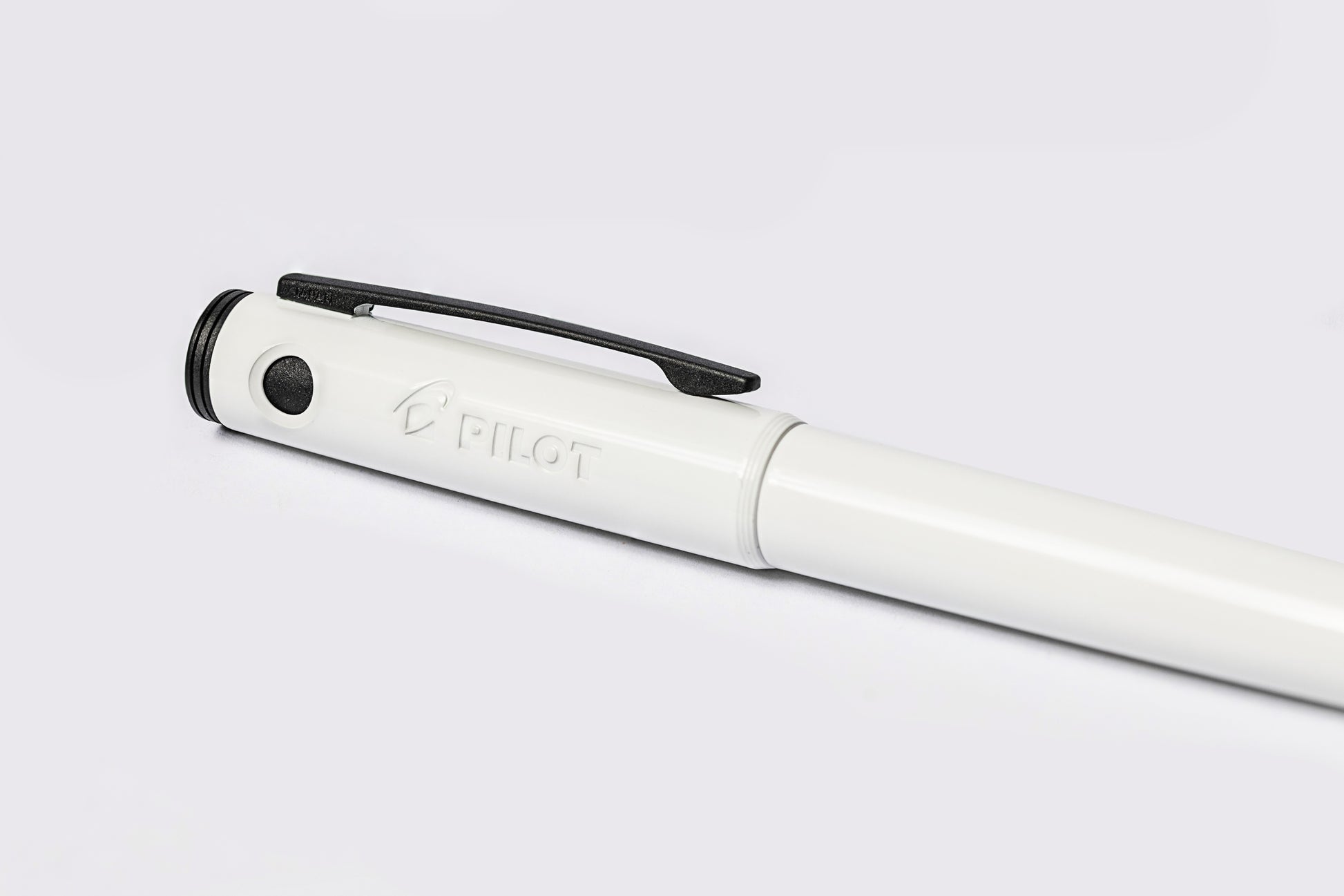 Pilot Explorer Fountain Pen White1